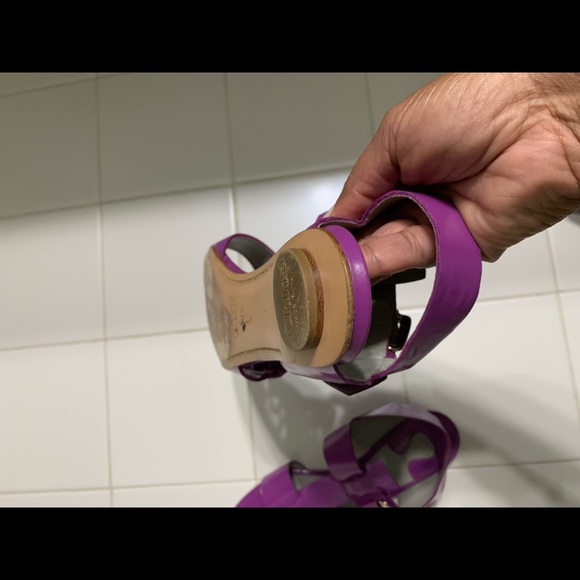 Chloe Purple Patent Leather gold buckle sandals. - Picture 4 of 4